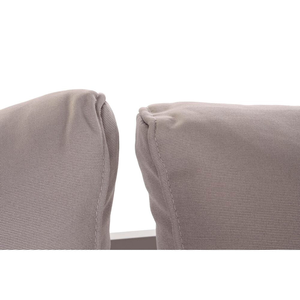 Angle de fauteuil de jardin avec tissu gris texturé et bordure de coussin