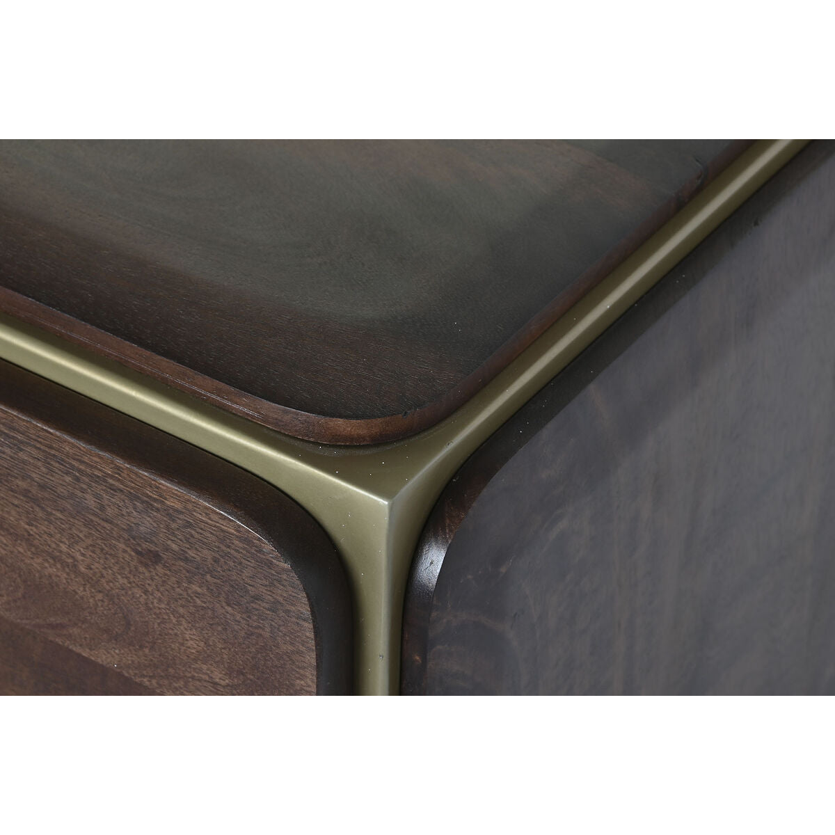 Coin arrondi du meuble TV en acier gris clair et bois marron
