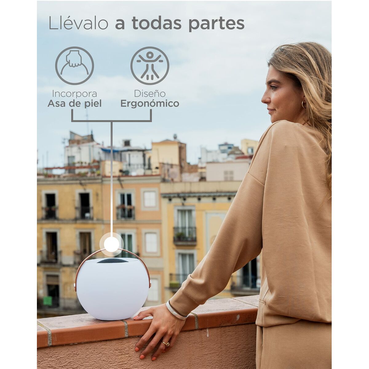 Enceinte Bluetooth portable ronde, finition claire, dessus noir, poignée orange.