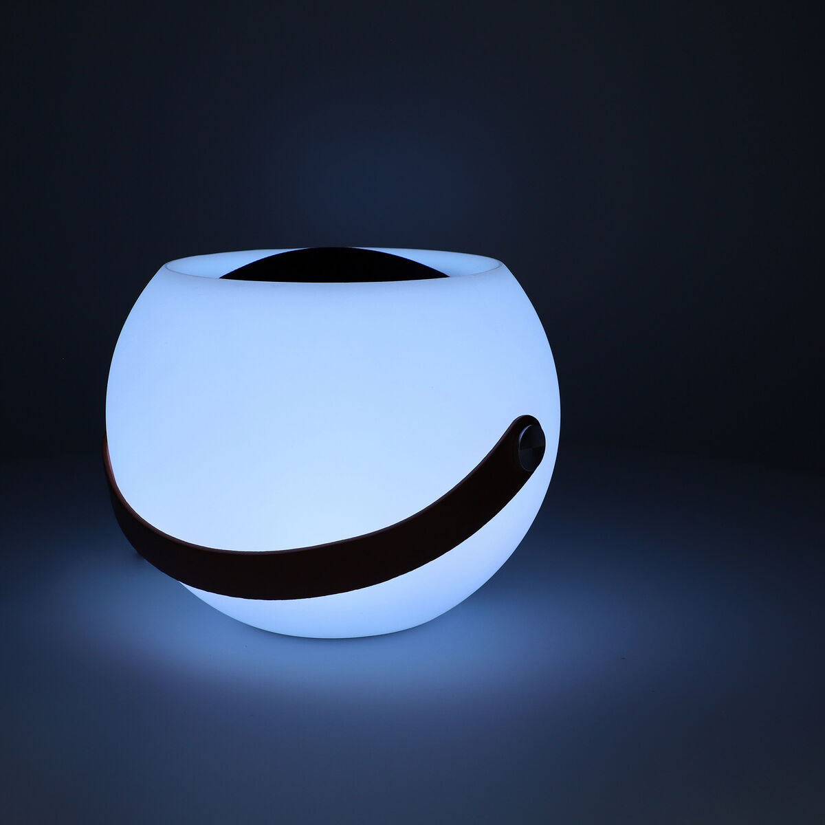 Enceinte Bluetooth KSIX bubble blanche, éclairage bleu, ouverture noire sur le dessus