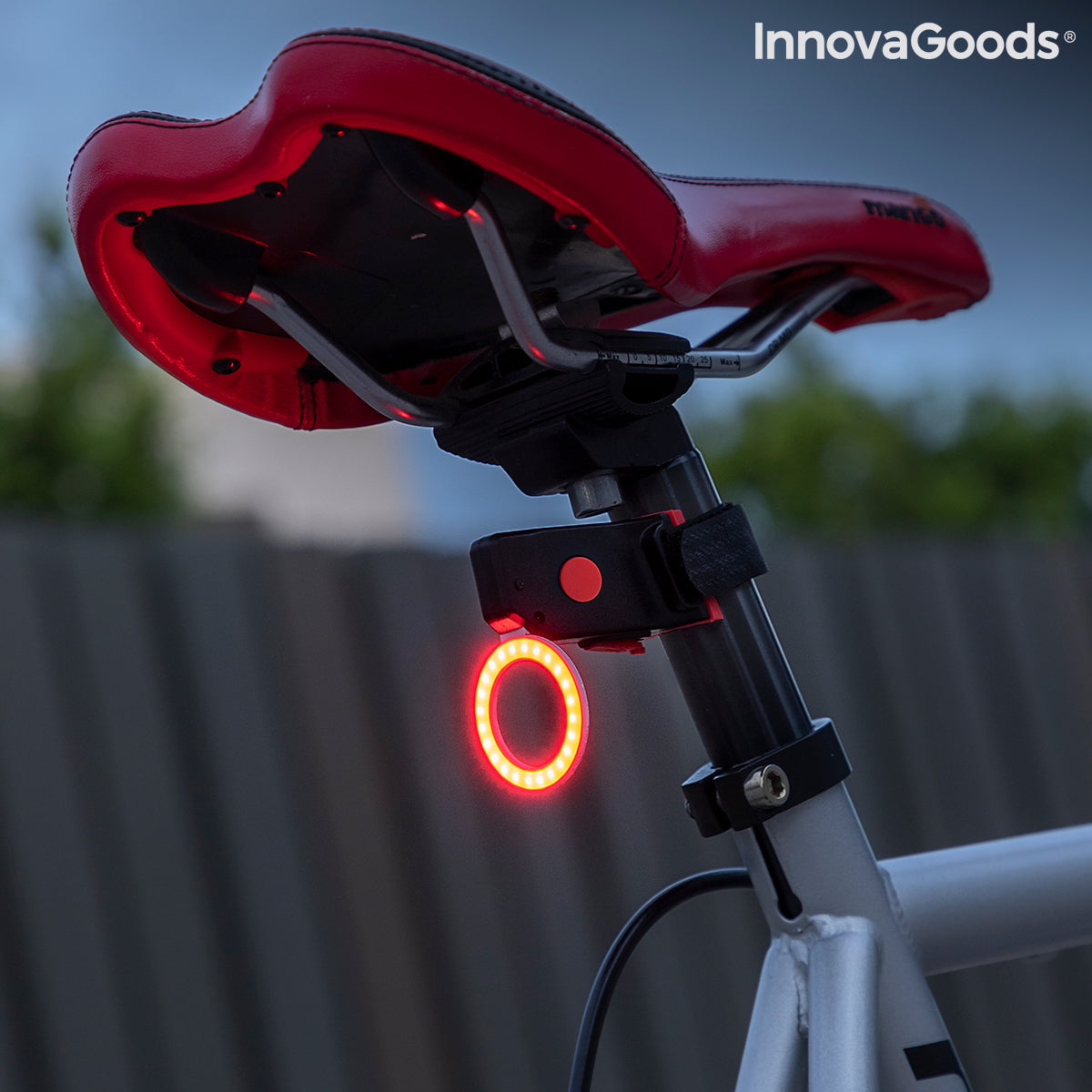 Feu arrière LED vélo rouge clignotant, boîtier noir sur tige, cercle lumineux rouge