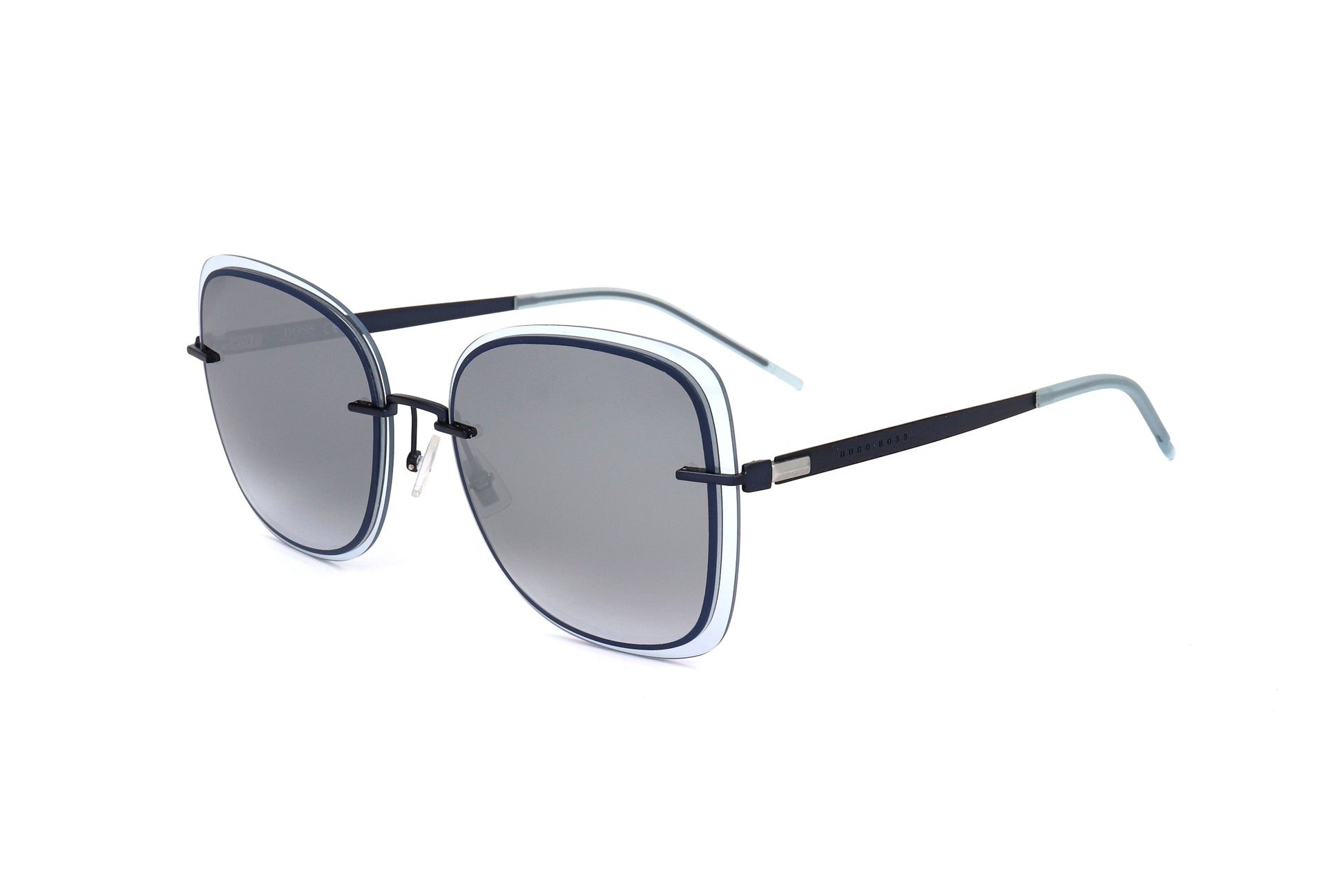 Lunettes de soleil femme monture bleu clair, verres gris fumé et branches fines.
