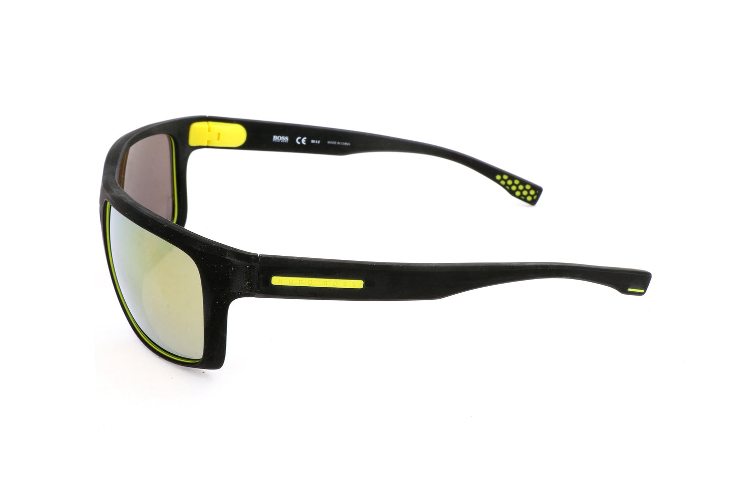 Lunettes de soleil Hugo Boss BOSS monture noire, verre teinté jaune, profil