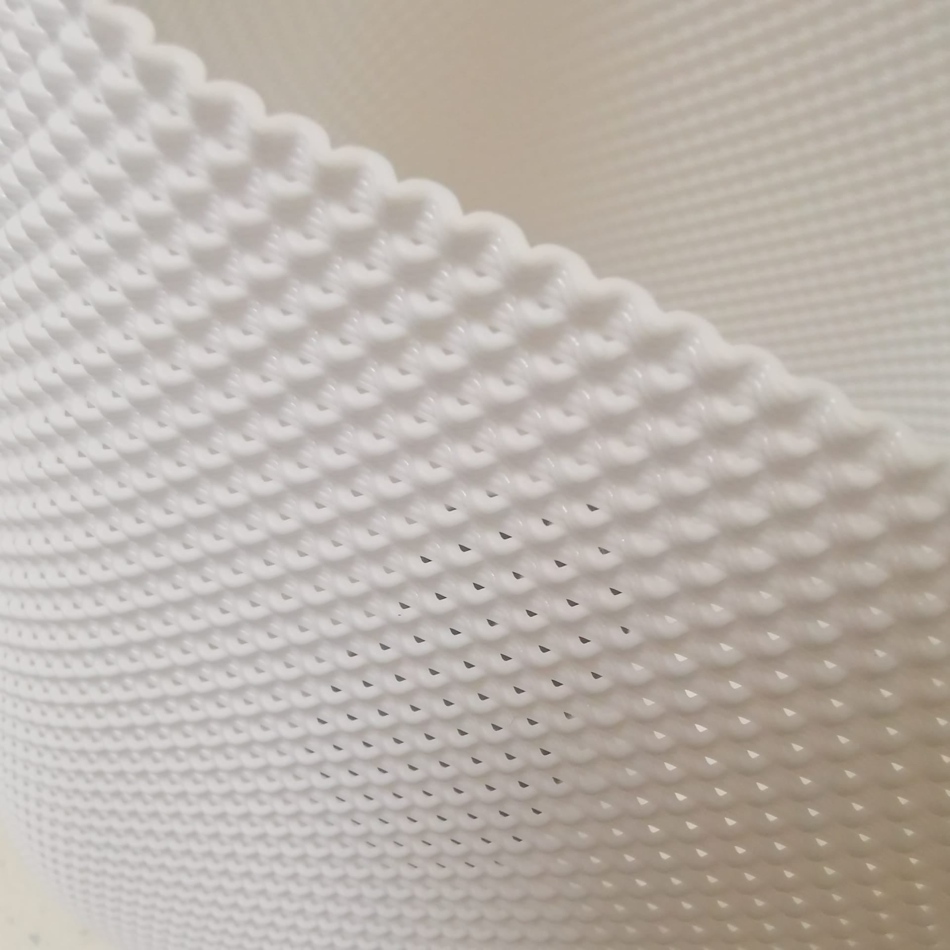 Abat-jour de lampe portable texturé blanc, gros plan sur la surface en relief
