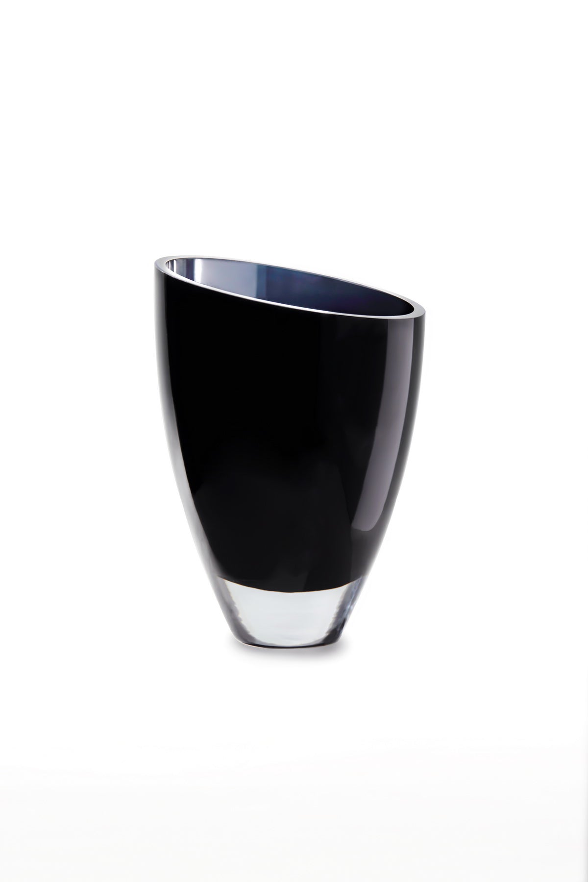 Vase en verre bleu nuit, forme évasée, bord supérieur arrondi.