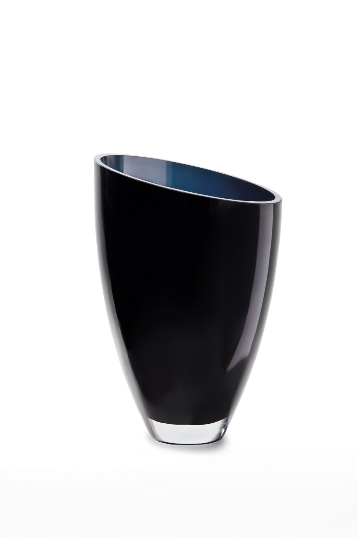 Vase en verre bleu nuit, silhouette évasée, bord intérieur visible, brillant.