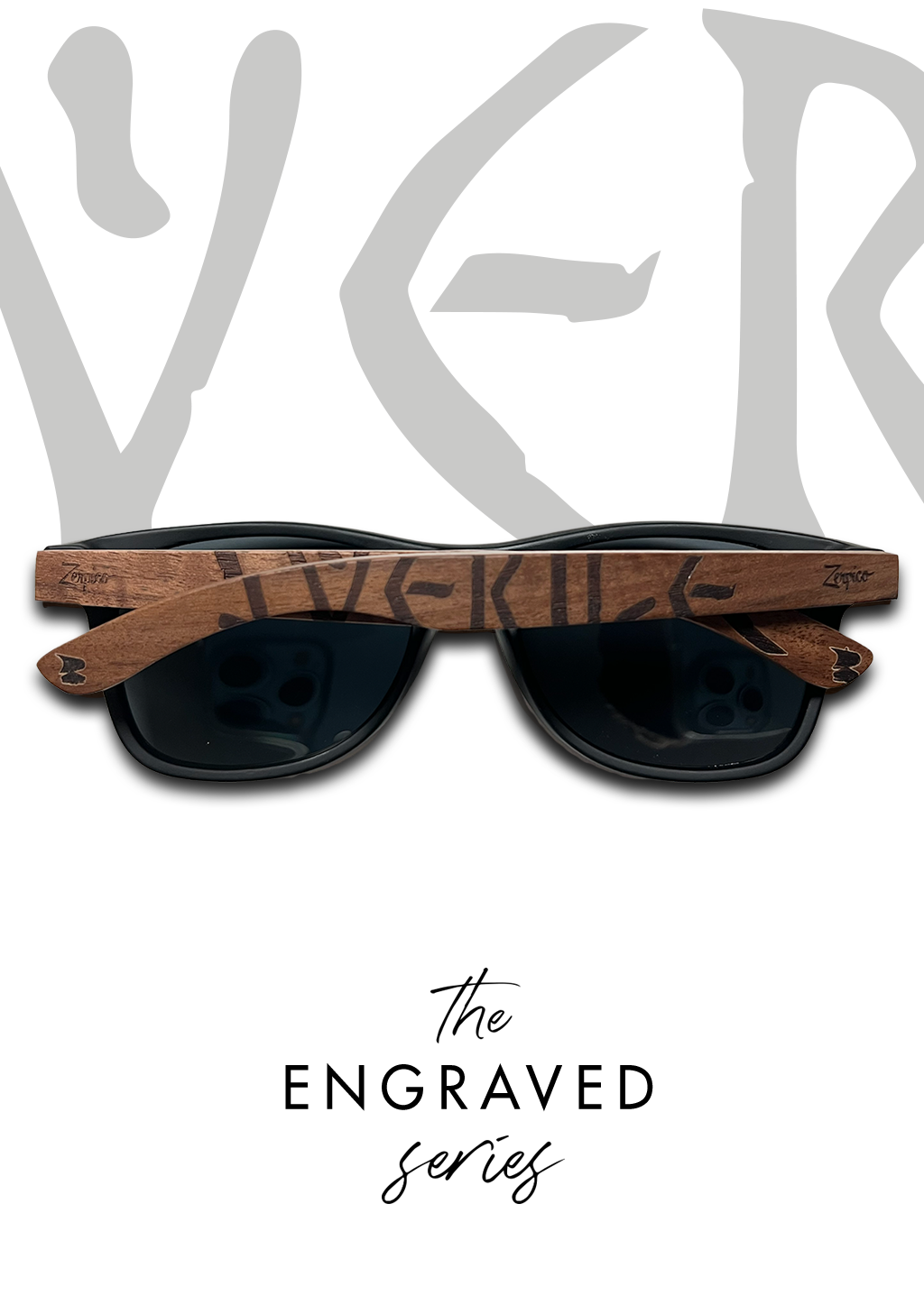 Lunettes Eyewood à monture en noyer et verres noirs polarisés, face avant