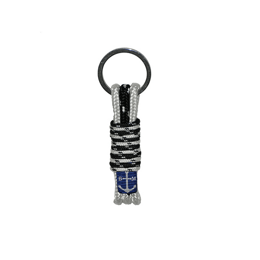 Porte-clés en dentelle et corde nautique, anneau métal, nœud noir et blanc avec détail bleu.