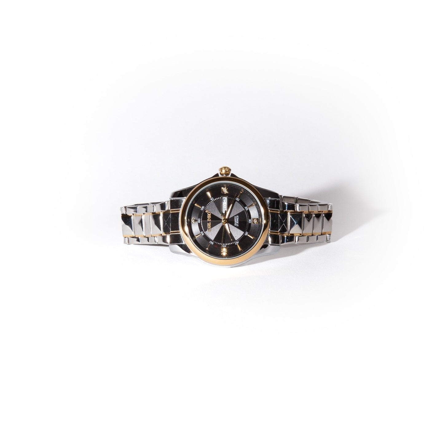Montre homme cadran noir à index lumineux, bracelet acier bi‑ton