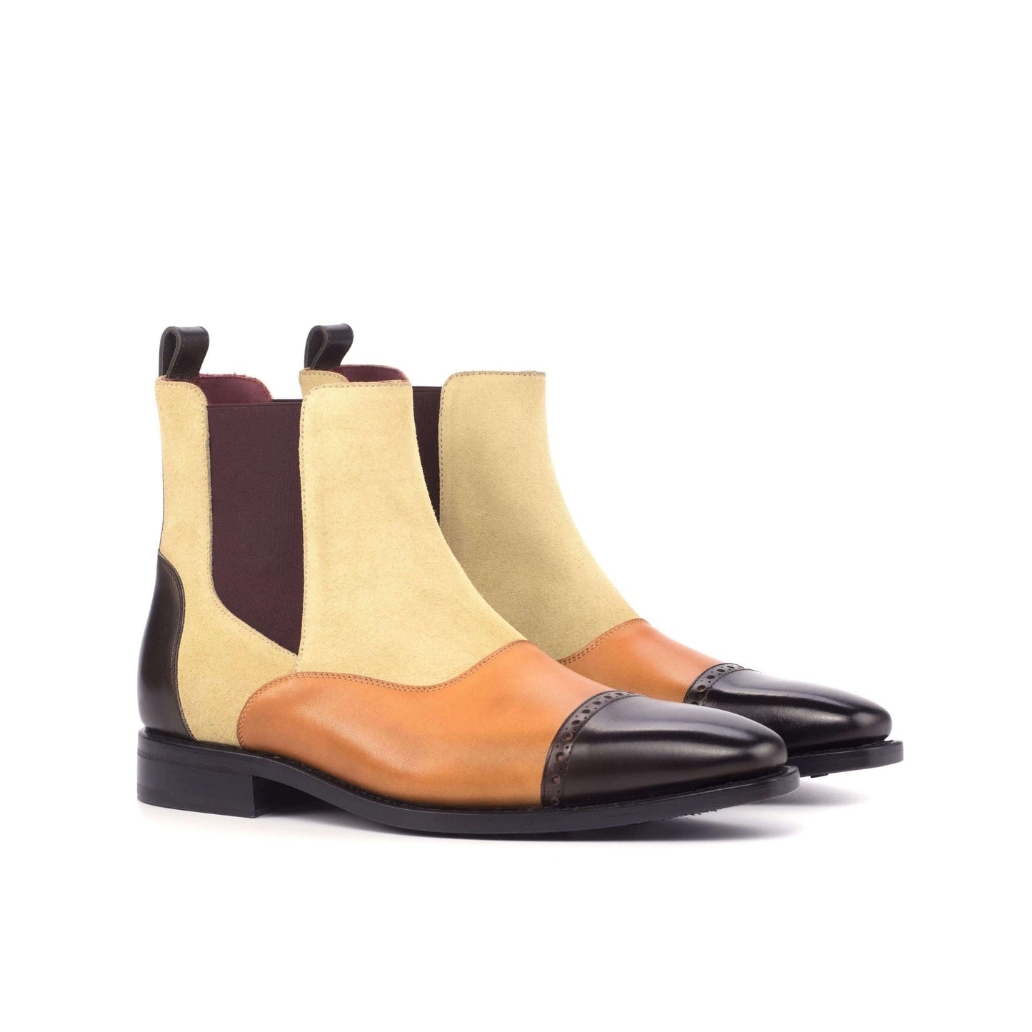 Bottines Chelsea en cuir suède beige et noir, semelle et empiècements bordeaux