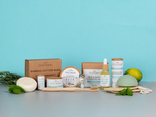 Coffret de soins J.L. NATURALS sur présentoir : cotons bambou, masques, savons, déodorant