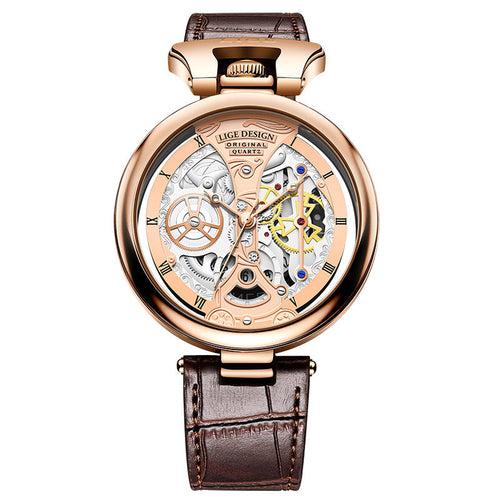 Montre-bracelet boîtier rosé, cadran squelette clair, bracelet cuir brun foncé.