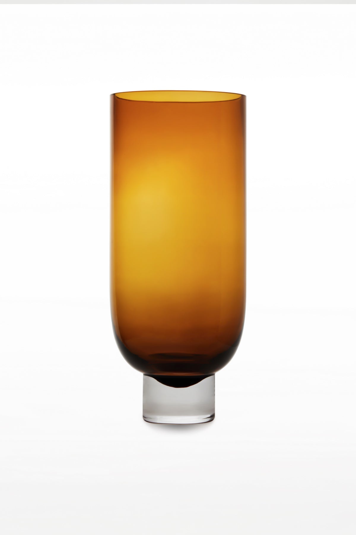 Vase cylindre en verre ambre ocre, forme droite, base transparente