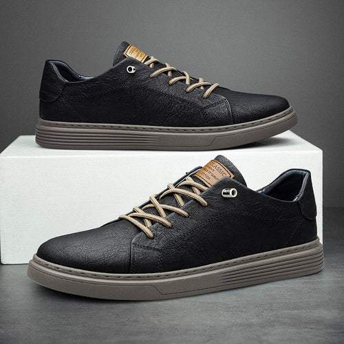 Chaussures en cuir noir à lacets, semelle épaisse striée et passepoil autour du bout