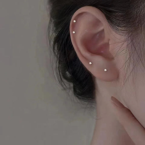 Boucles d’oreilles à clous mini en strass, tons argentés et brillants