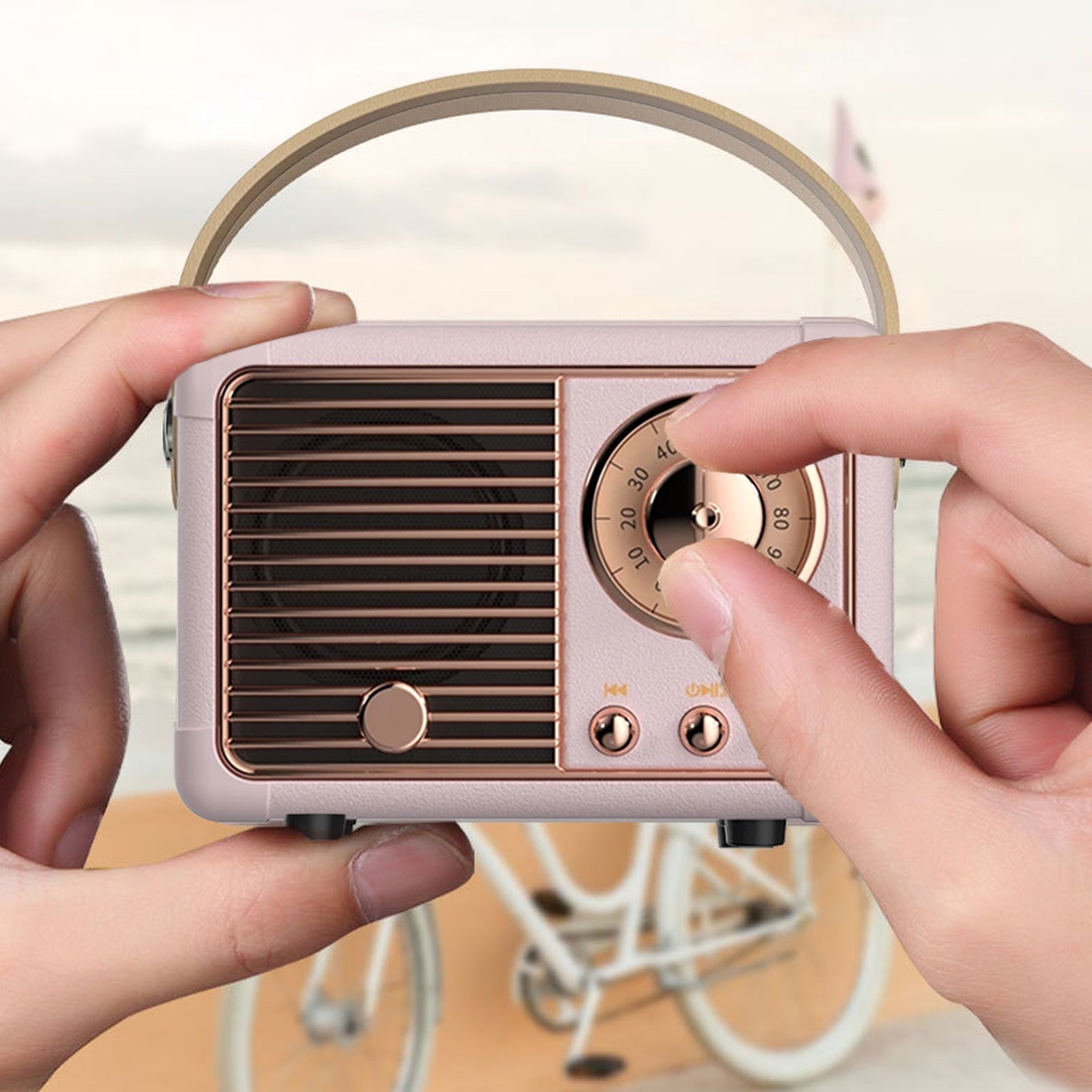 Radio rétro Bluetooth rose, cadran circulaire et boutons sur la face avant