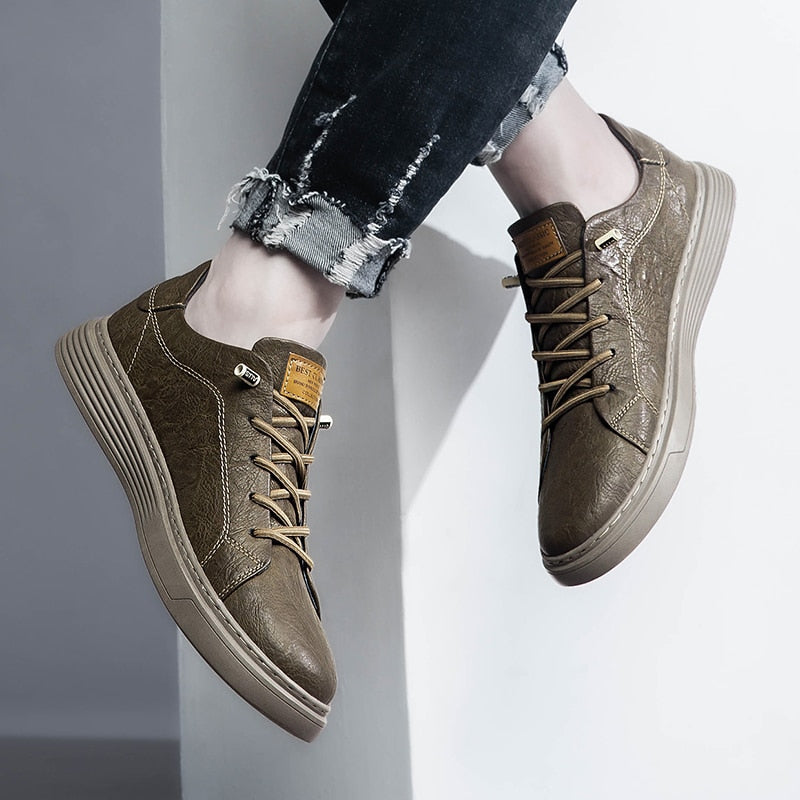 Chaussures en cuir marron à lacets, semelle épaisse à rainures, œillet métallique