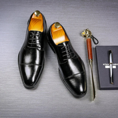 Chaussures de ville à lacets homme en PU, bout pointu, noires, vue en perspective