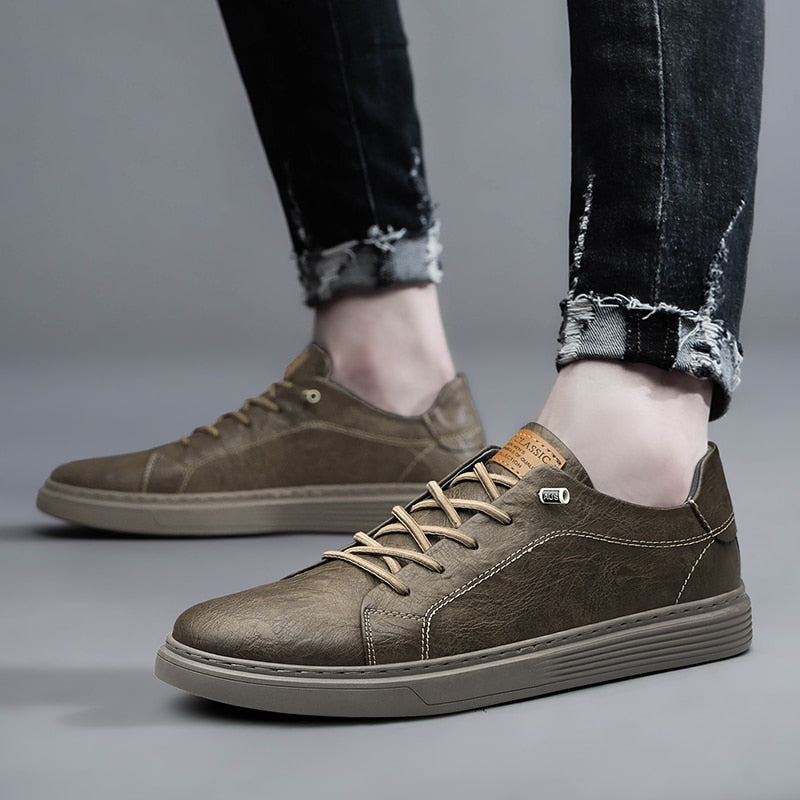 Chaussures en cuir marron à lacets, semelle épaisse striée et bout profilé