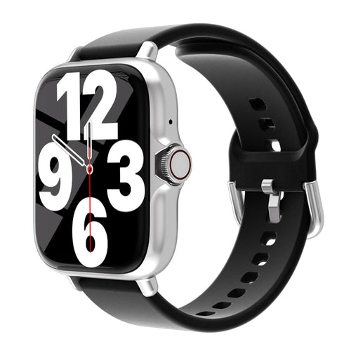 Montre connectée sport argentée, écran noir à chiffres, bracelet noir perforé