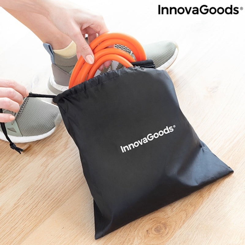 Pochette Innovagoods avec ceinture Bootrainer et bandes élastiques orange, près du pied.