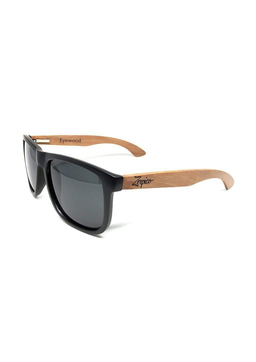 Lunettes de soleil Wayfarer noires avec branches en bois clair et verres foncés
