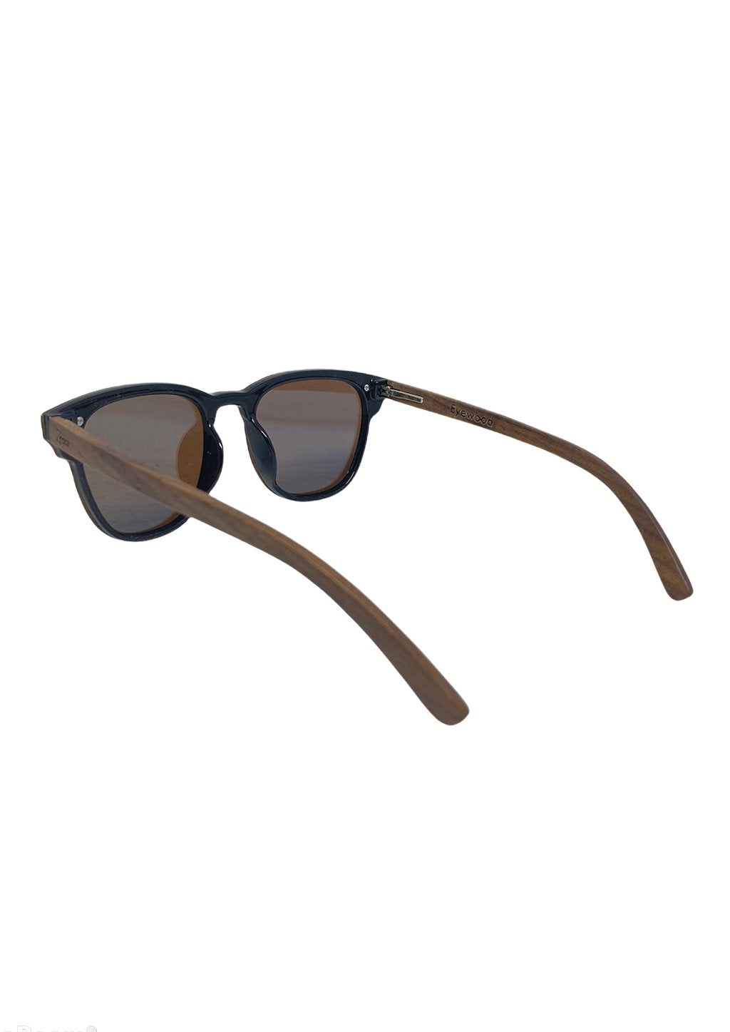 Lunettes de soleil à monture noire, branches marron et verres foncés, vue de côté.