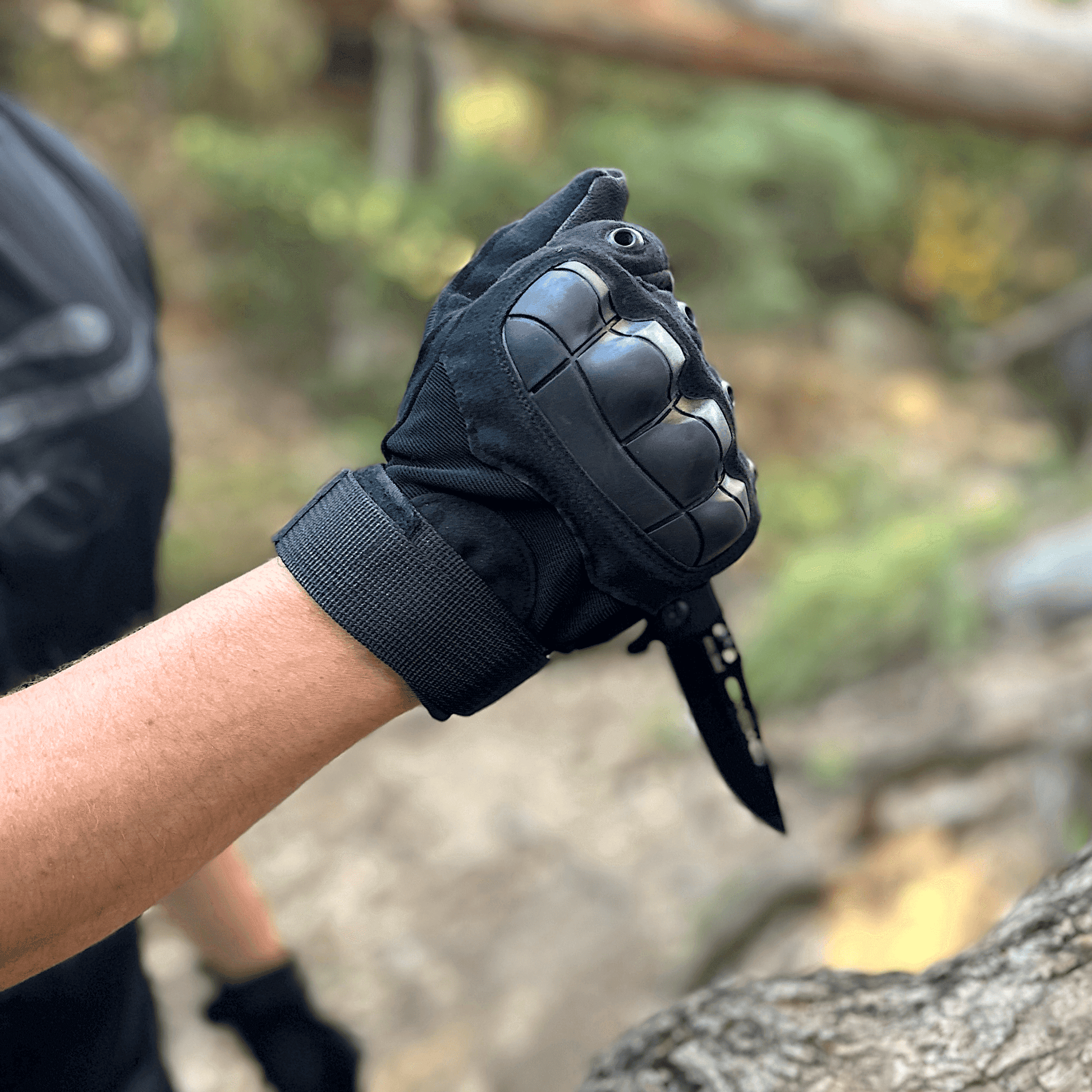 Gant tactique noir avec coques arrondies sur les doigts et bord tricot au poignet
