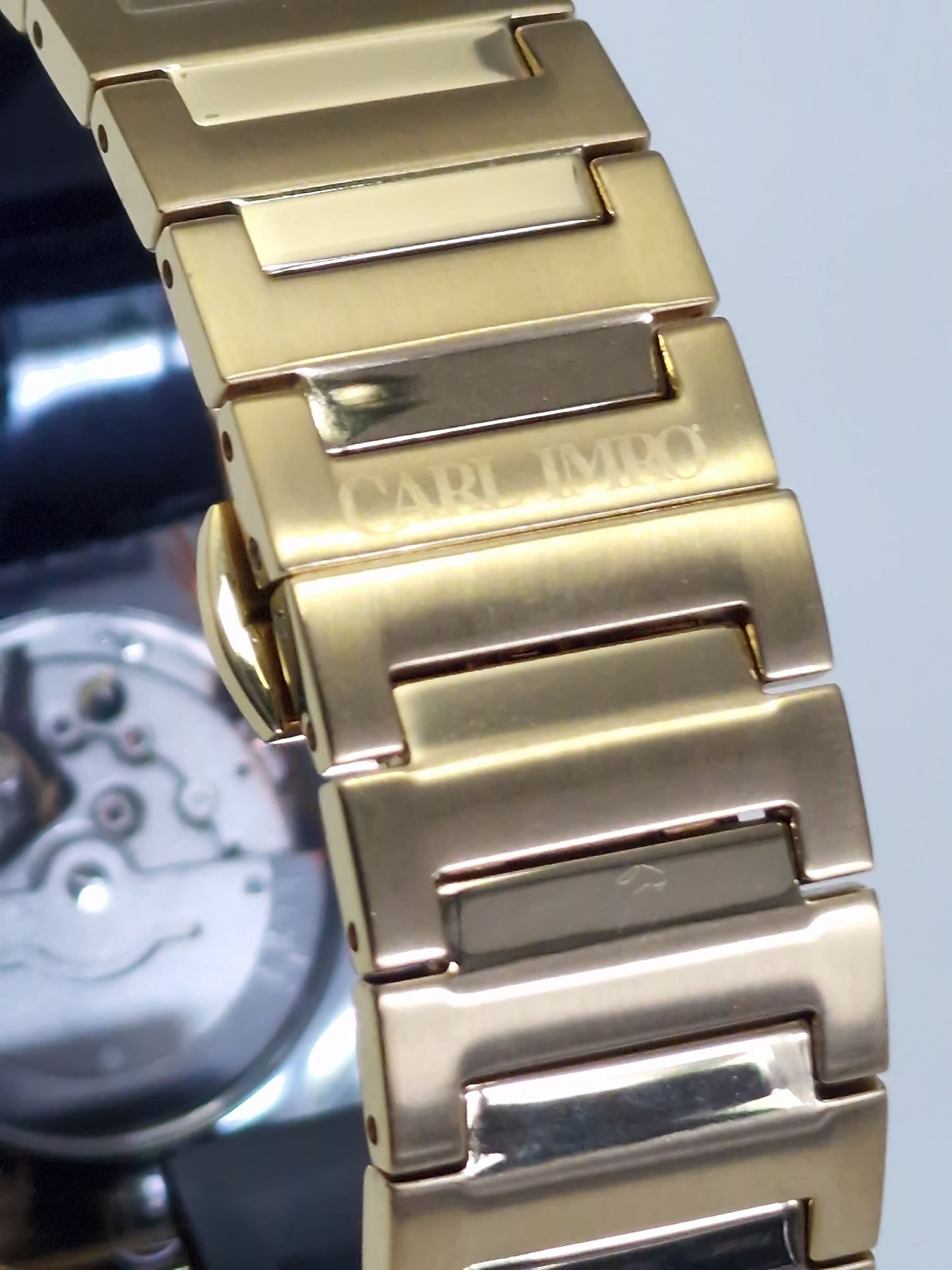 Bracelet de montre en acier doré, maillons rectangulaires et fermoir visibles