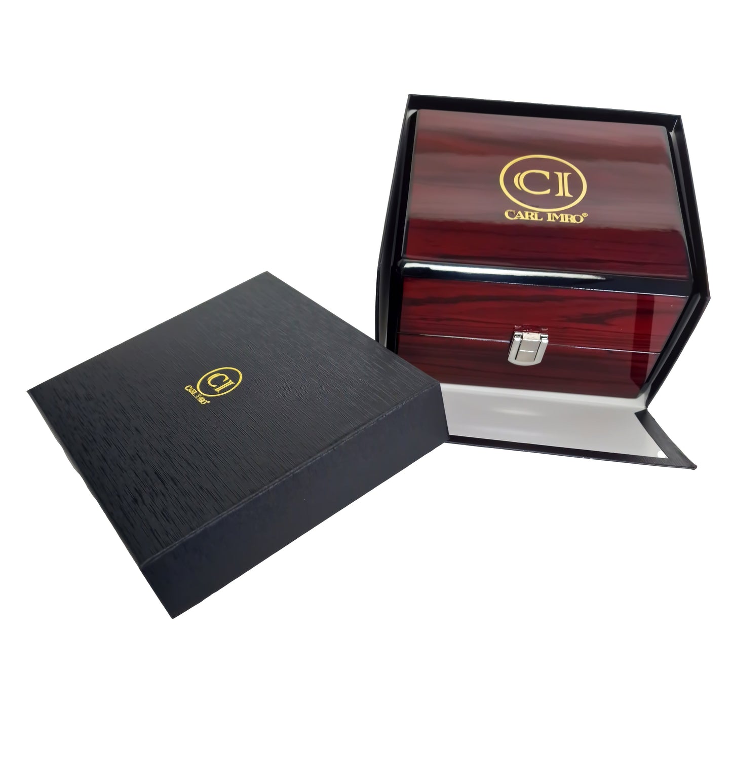 Coffret de montre noir ouvert avec coussin rouge et logo doré.