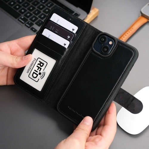 Coque portefeuille noire en cuir avec rabat cartes RFID et béquille intégrée.