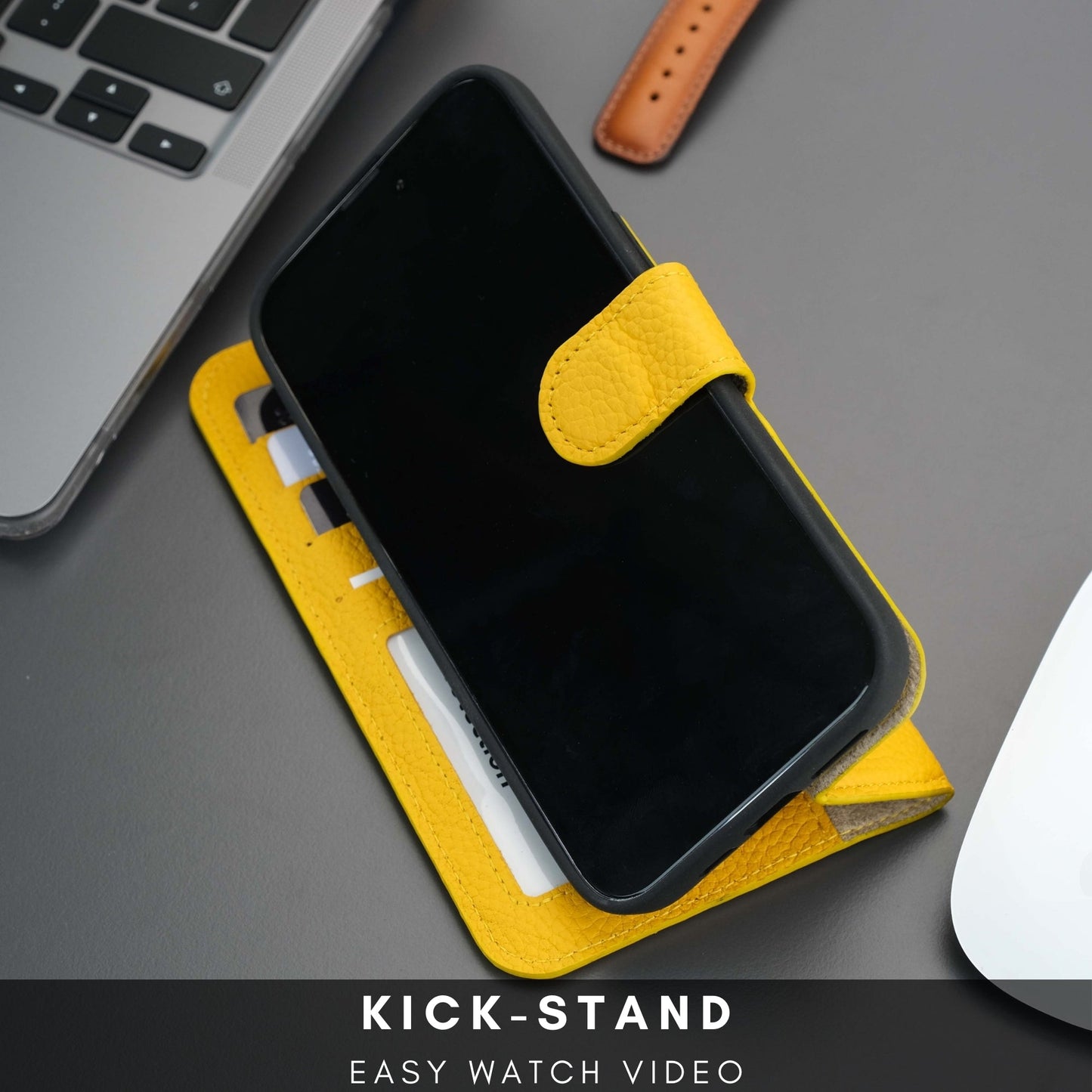 Coque portefeuille cuir jaune, rabat déployé en support, iPhone écran visible