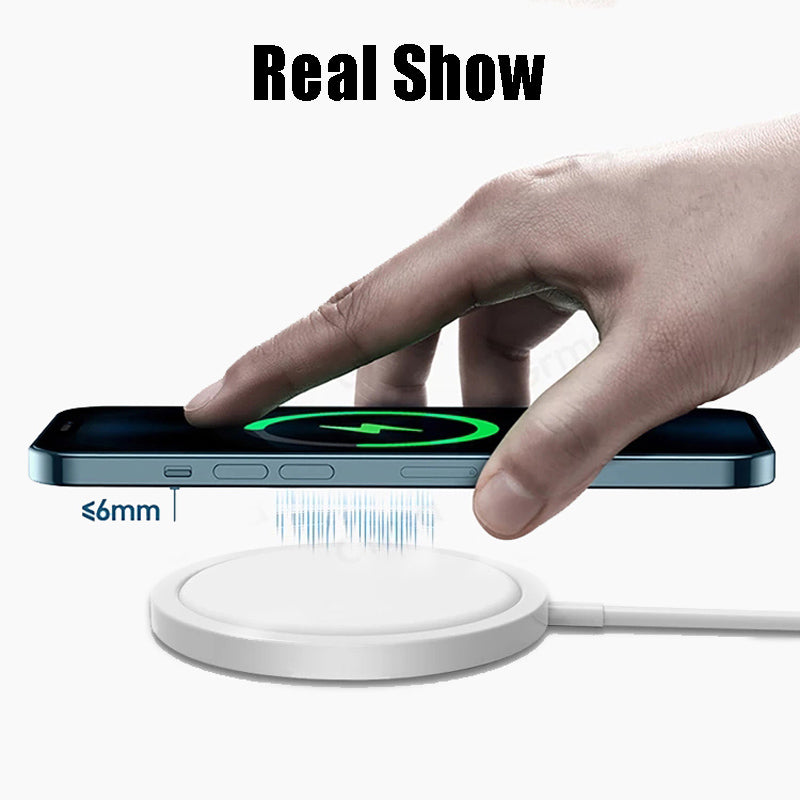 Chargeur sans fil blanc rond avec câble, posé sur un smartphone