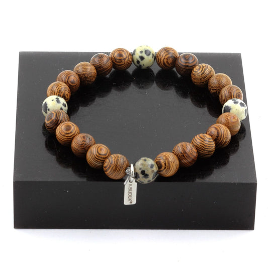 Bracelet en perles de jaspe dalmatien et bois, fermoir à breloque.