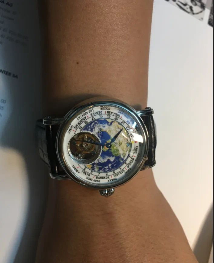 Montre homme fond de boîtier ouvert, mouvement apparent, bracelet cuir noir