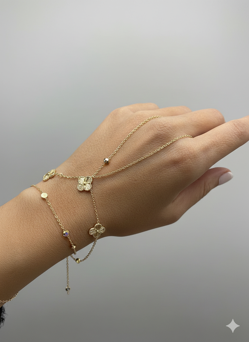 Ensemble de 3 bracelets dorés fins avec pendentifs trèfles et chaînette
