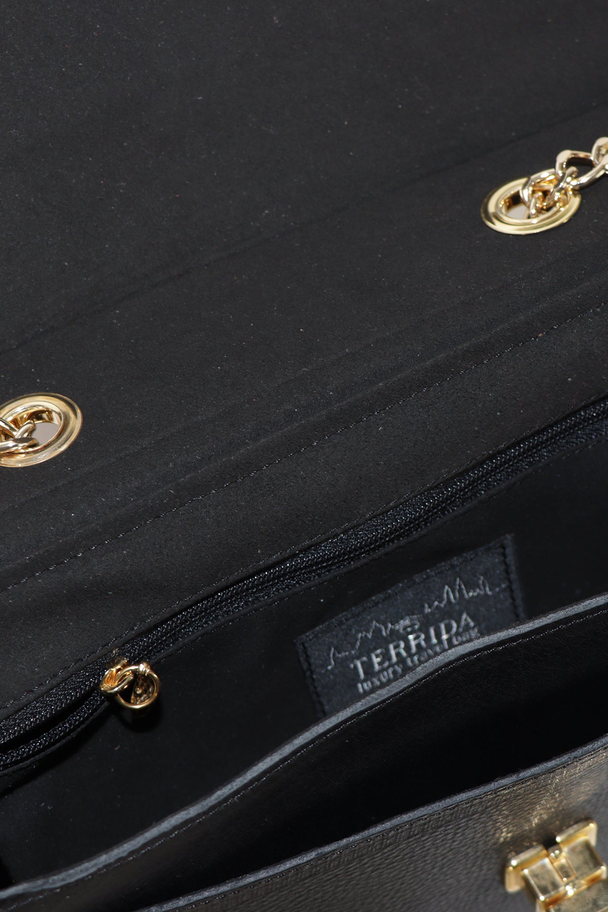 Sac en cuir noir, intérieur avec étiquette et fermeture éclair dorée