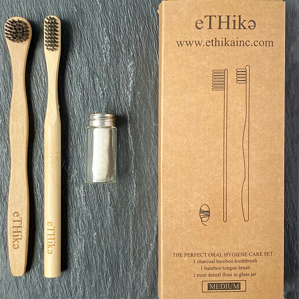 Set hygiène buccale bambou : 2 brosses à dents et flacon de rangement