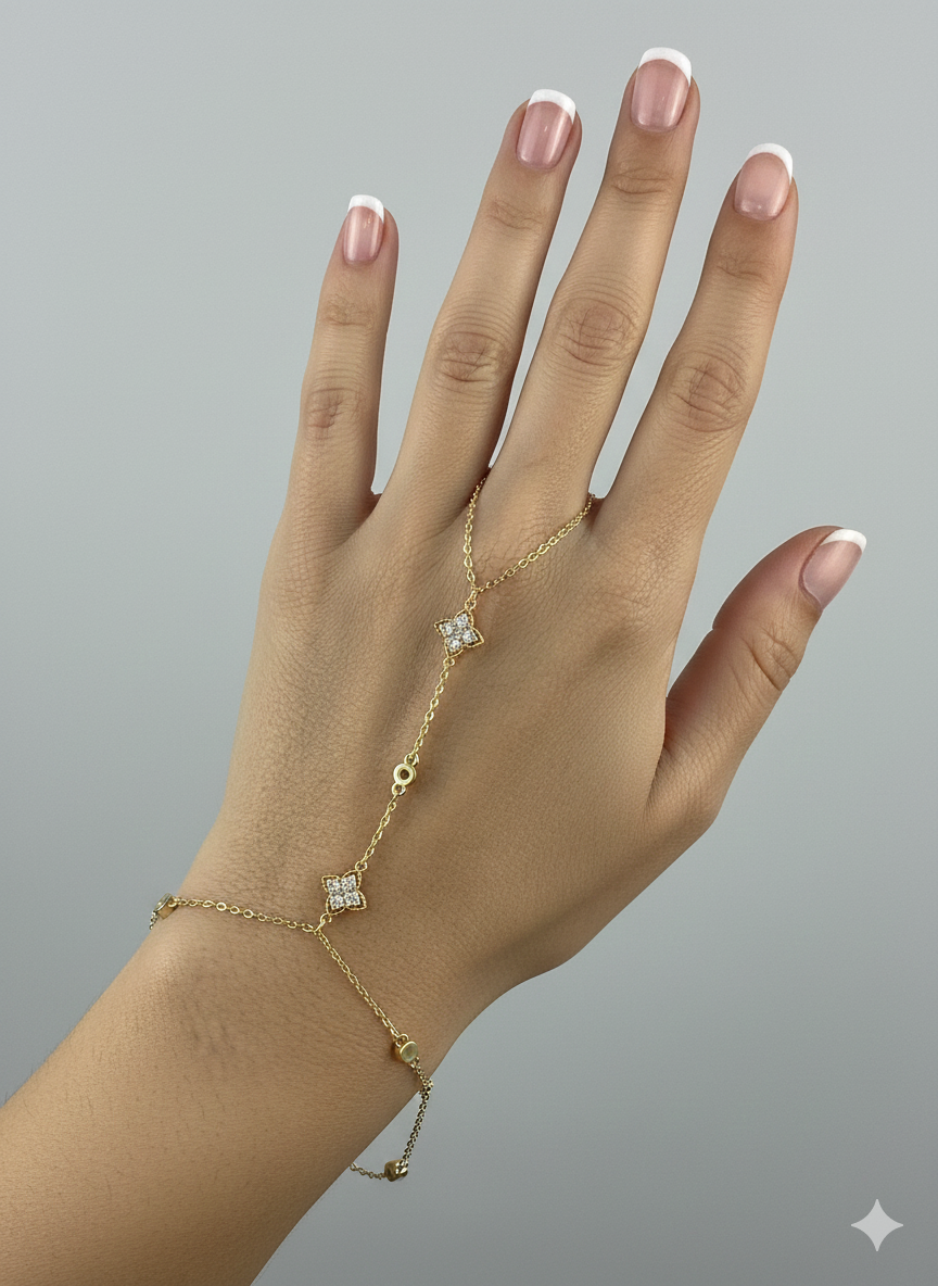Bracelet chaîne dorée avec deux breloques rectangulaires et fermoir fin