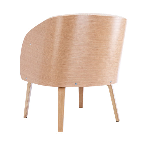 Fauteuil beige en laine d’agneau, pieds en bois courbé, dossier arrondi.