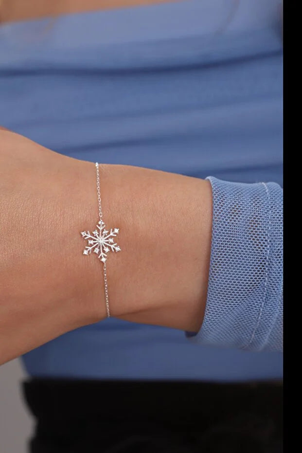 Bracelet flocon en argent, zircons blancs sertis sur chaîne fine à maillons.