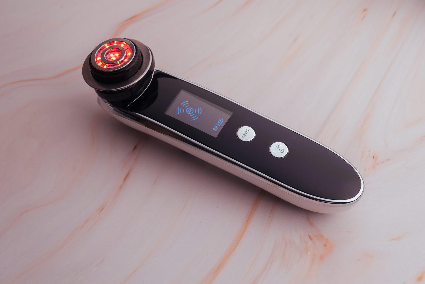 Wand de radiofréquence COCOON SKIN noire et grise, panneau avec boutons et LED rouge