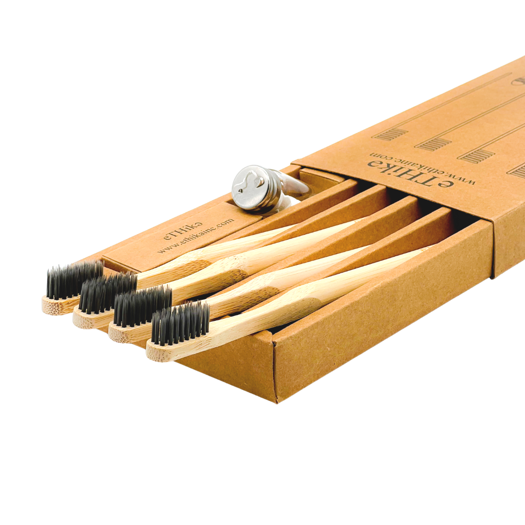 Coffret en bambou : brosses à poils noirs et petit flacon de recharge
