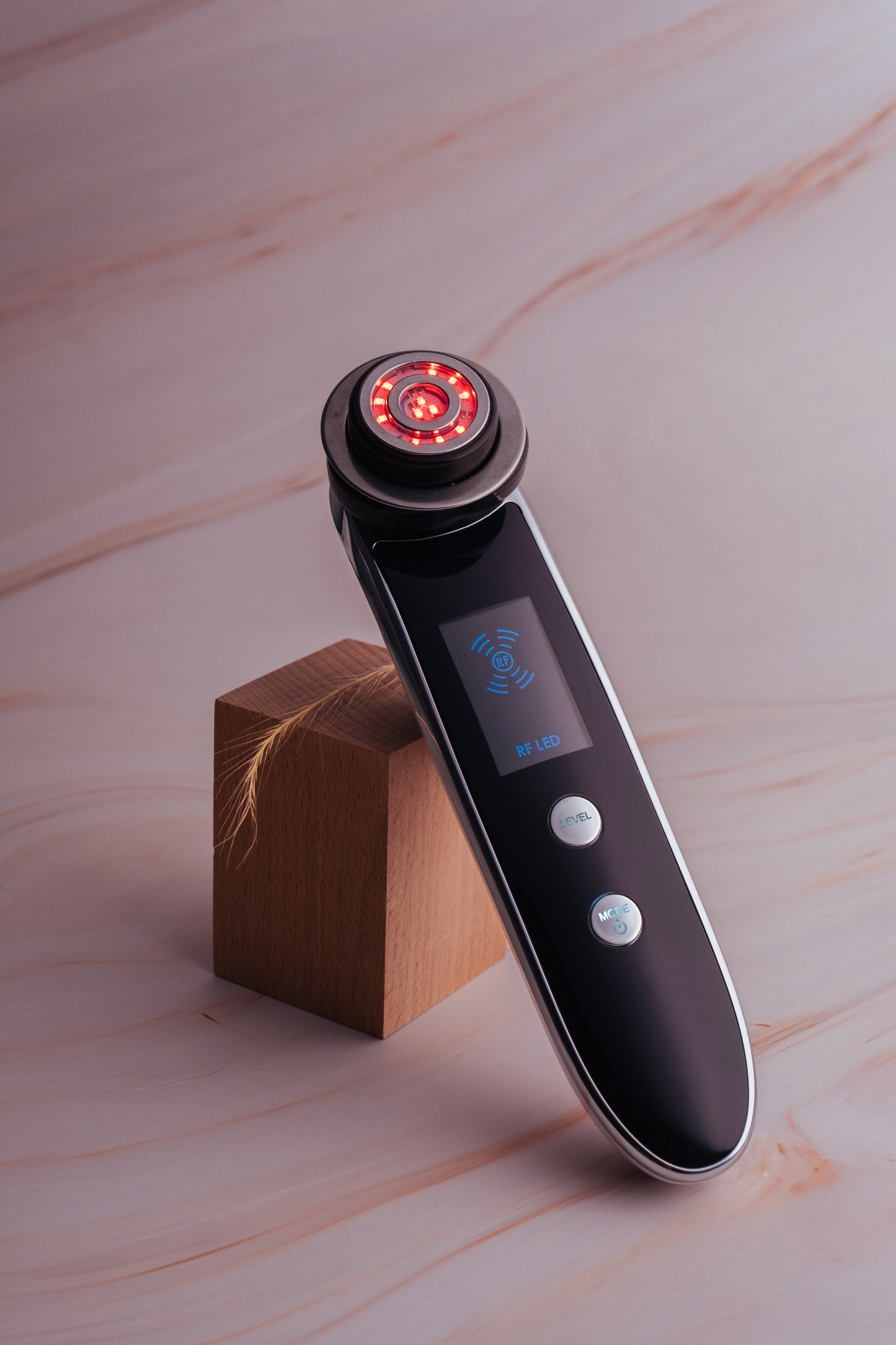 Wand de radiofréquence COCOON SKIN noire et grise, tête circulaire avec LED