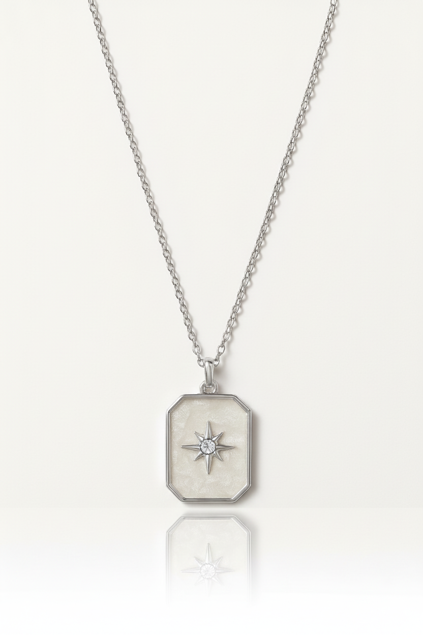 Collier en argenté à pendentif étoile du Nord octogonal, chaîne fine, vue de face
