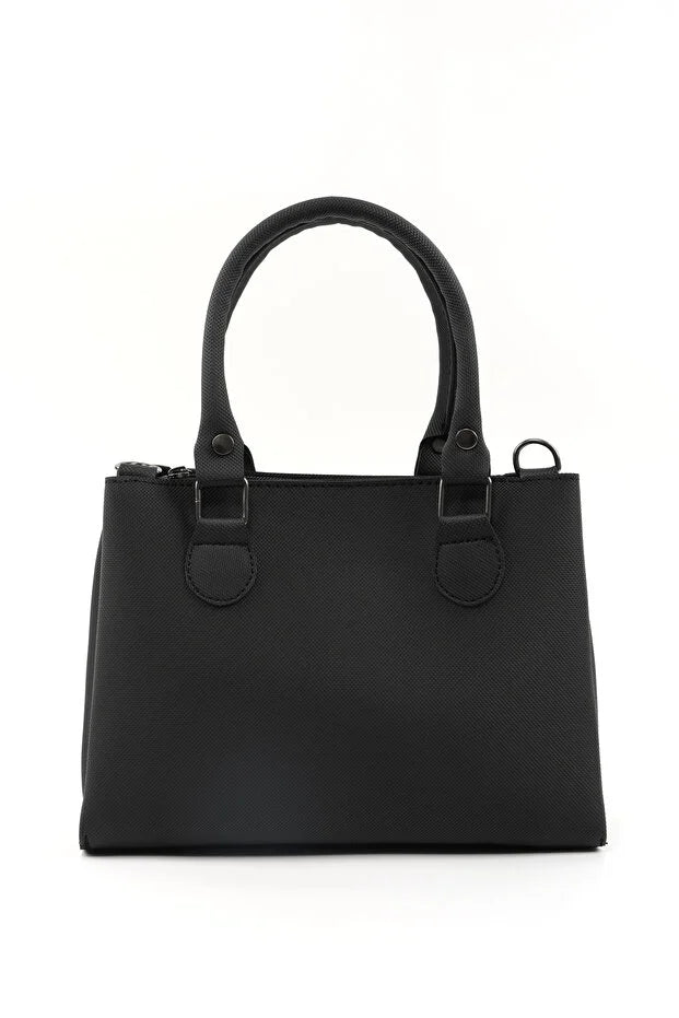 Sac noir à poignée double, poche avant zippée et surpiqûres verticales