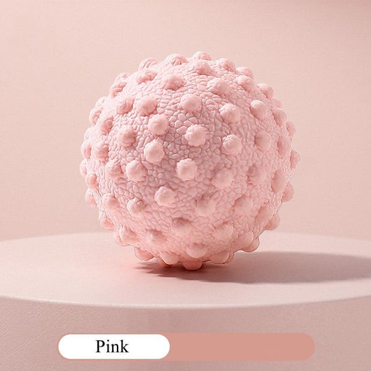 Balle de massage de yoga rose, surface texturée à picots.