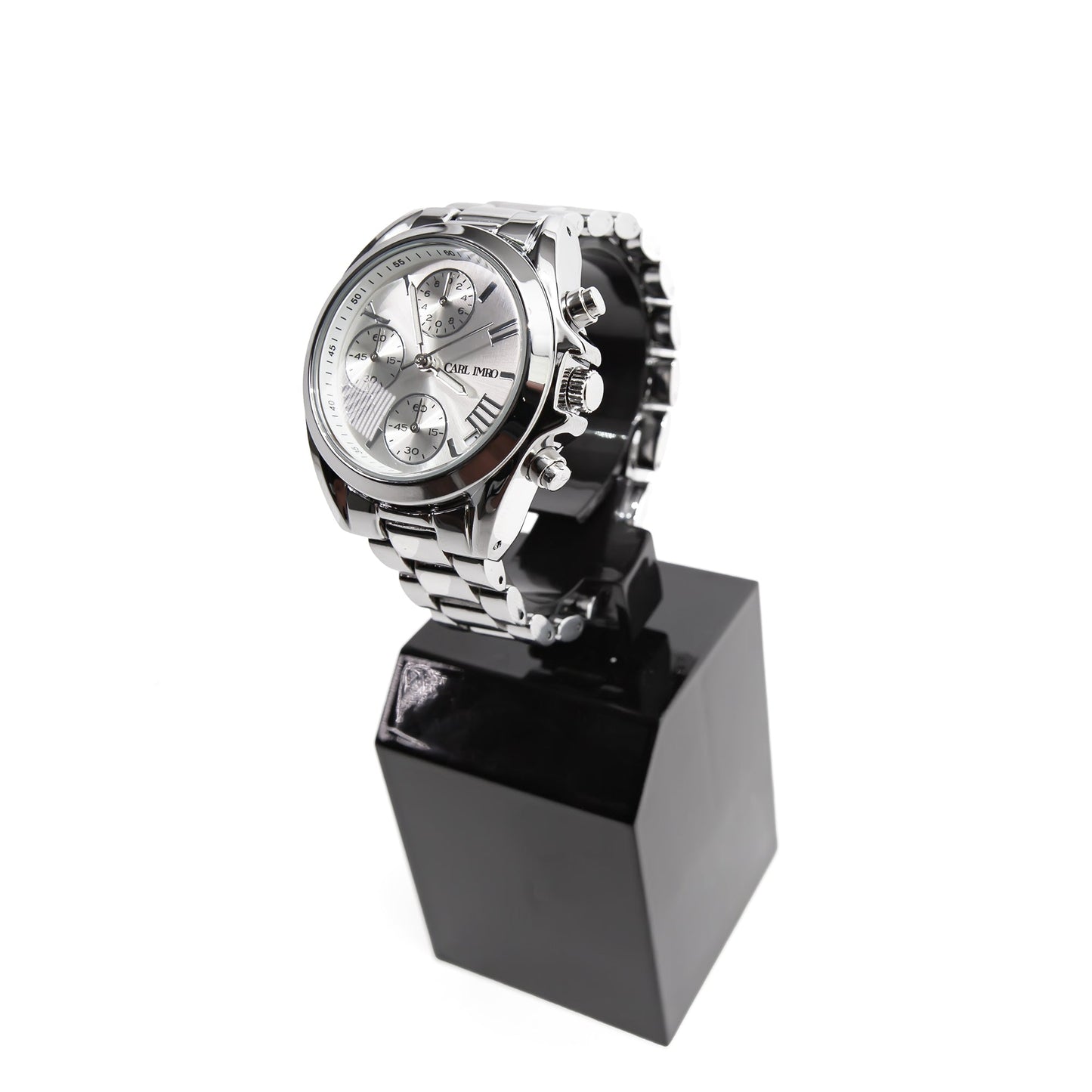 Montre-bracelet argentée vue de profil, cadran blanc et boîtier avec boutons latéraux
