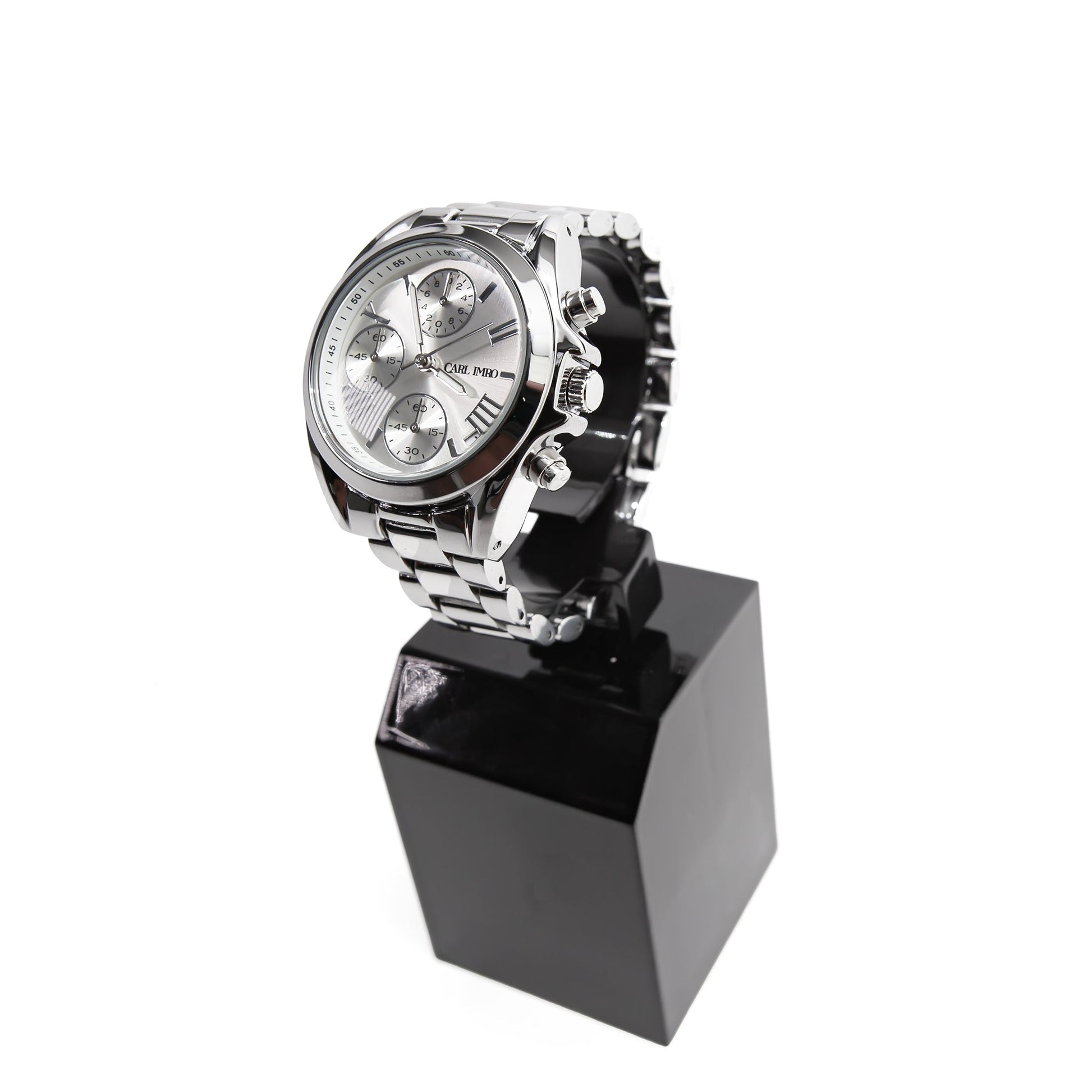 Montre-bracelet argentée vue de profil, cadran blanc et boîtier avec boutons latéraux