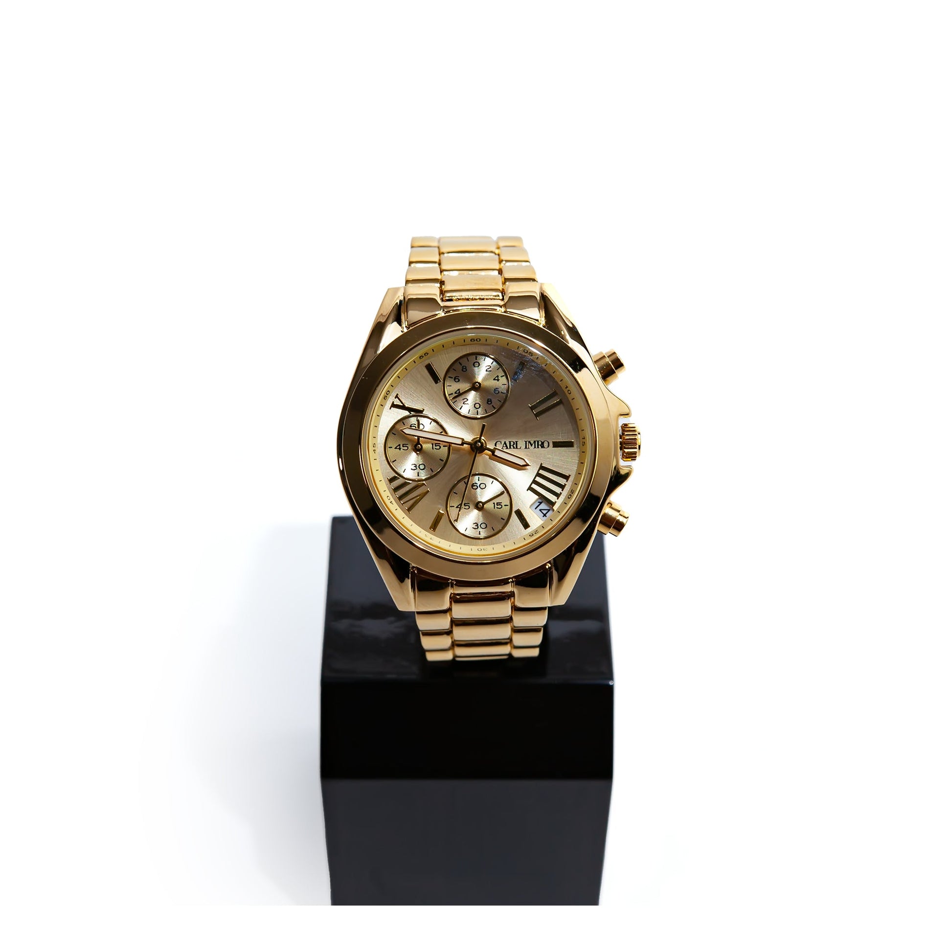 Montre femme à cadran doré et bracelet maillons dorés, affichage analogique sur socle.